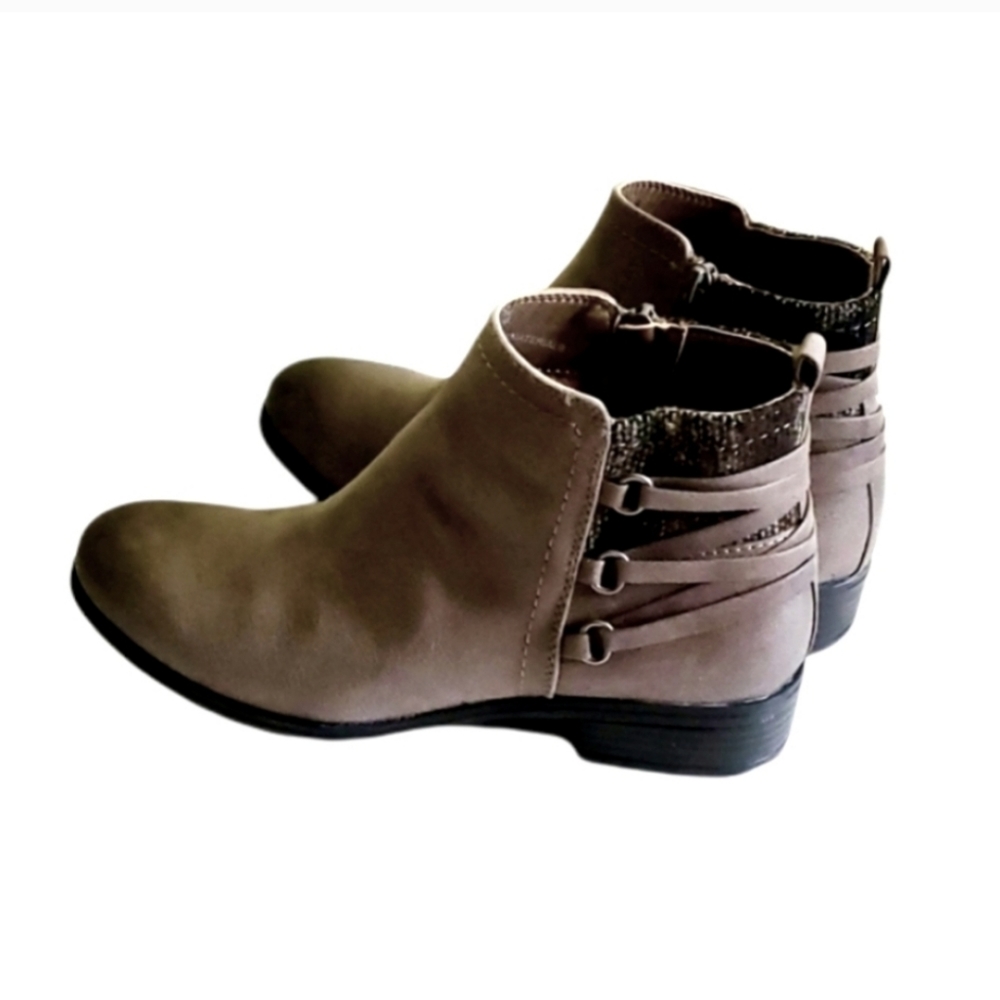 White mountain gray ankle boots.